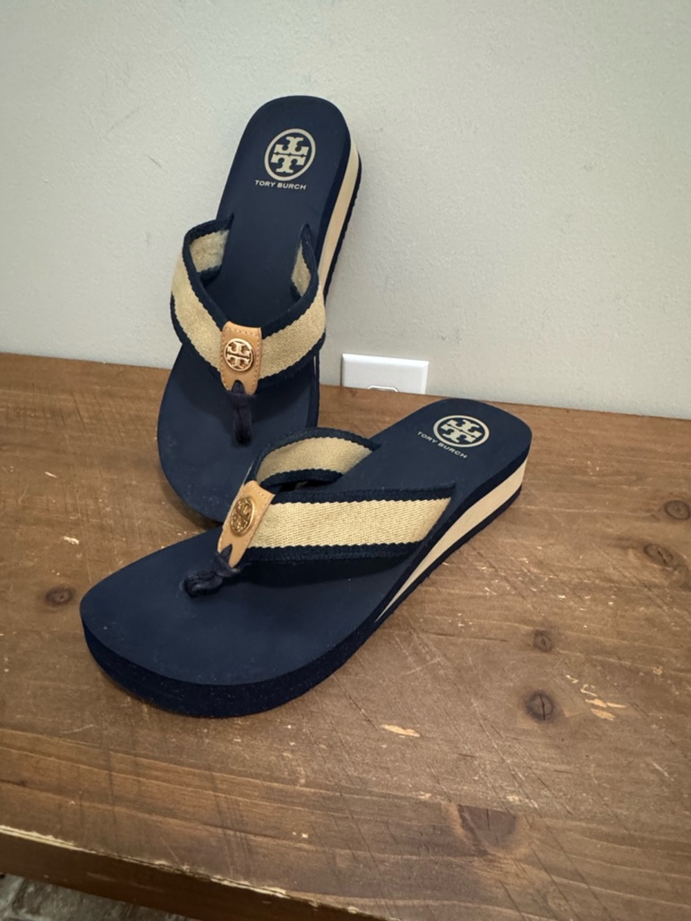 Tory Burch Navy & Beige Platform Flip Flops Womens Size 8 - Picture 5 of 5